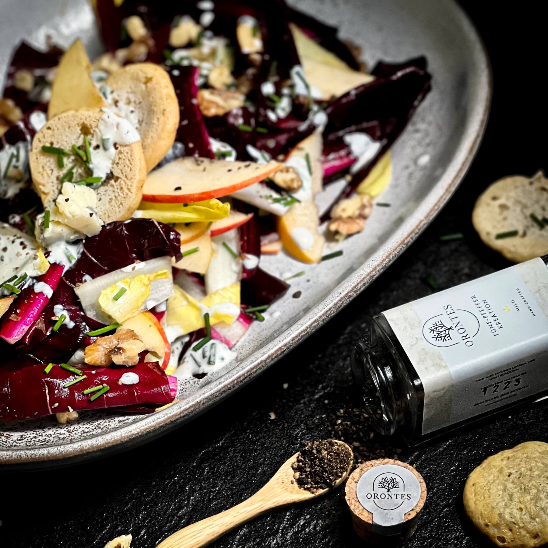 Herbstsalat mit Chicorée, Apfel und Gorgonzola - by Taste Heroes